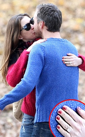 Check Out Anne Hathaway S Custom Engagement Ring E Online