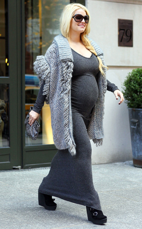 Photos from Jessica Simpson's Pregnant Fashion