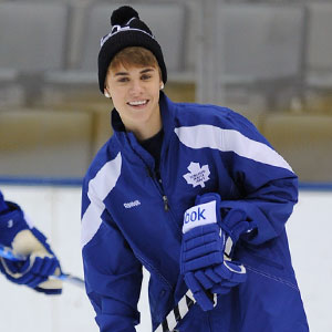 Justin Bieber Shows Off His Hockey Skills With the Toronto Maple Leafs