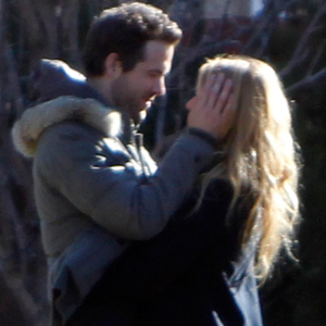 Blake Lively And Ryan Reynolds Show Off Serious Pda On Getaway E Online 