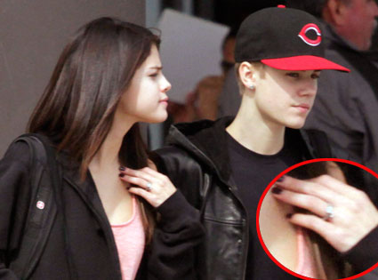 Selena Gomez and Justin Bieber are NOT engaged and this is NOT an  engagement ring - OK! Magazine