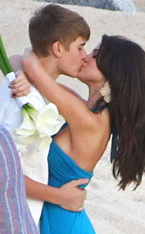 Photo 172631 From Justin Bieber And Selena Gomez Romance Rewind E News