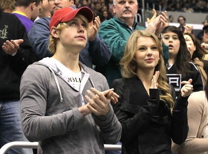 Taylor Swift, Chord Overstreet