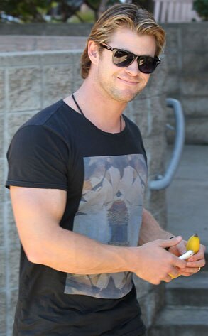 chris hemsworth tight shirt