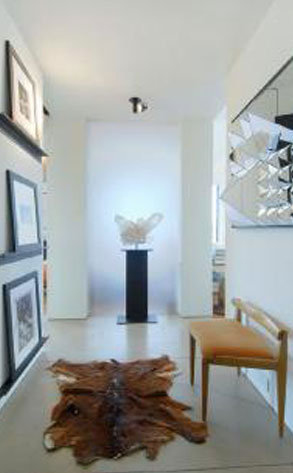 Photo 121220 From Inside Jennifer Aniston S Apartment E News Jennifer Aniston Apartment