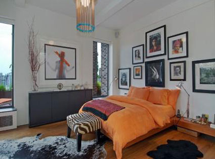 Photo 121224 From Inside Jennifer Aniston S Apartment E News Jennifer Aniston Apartment