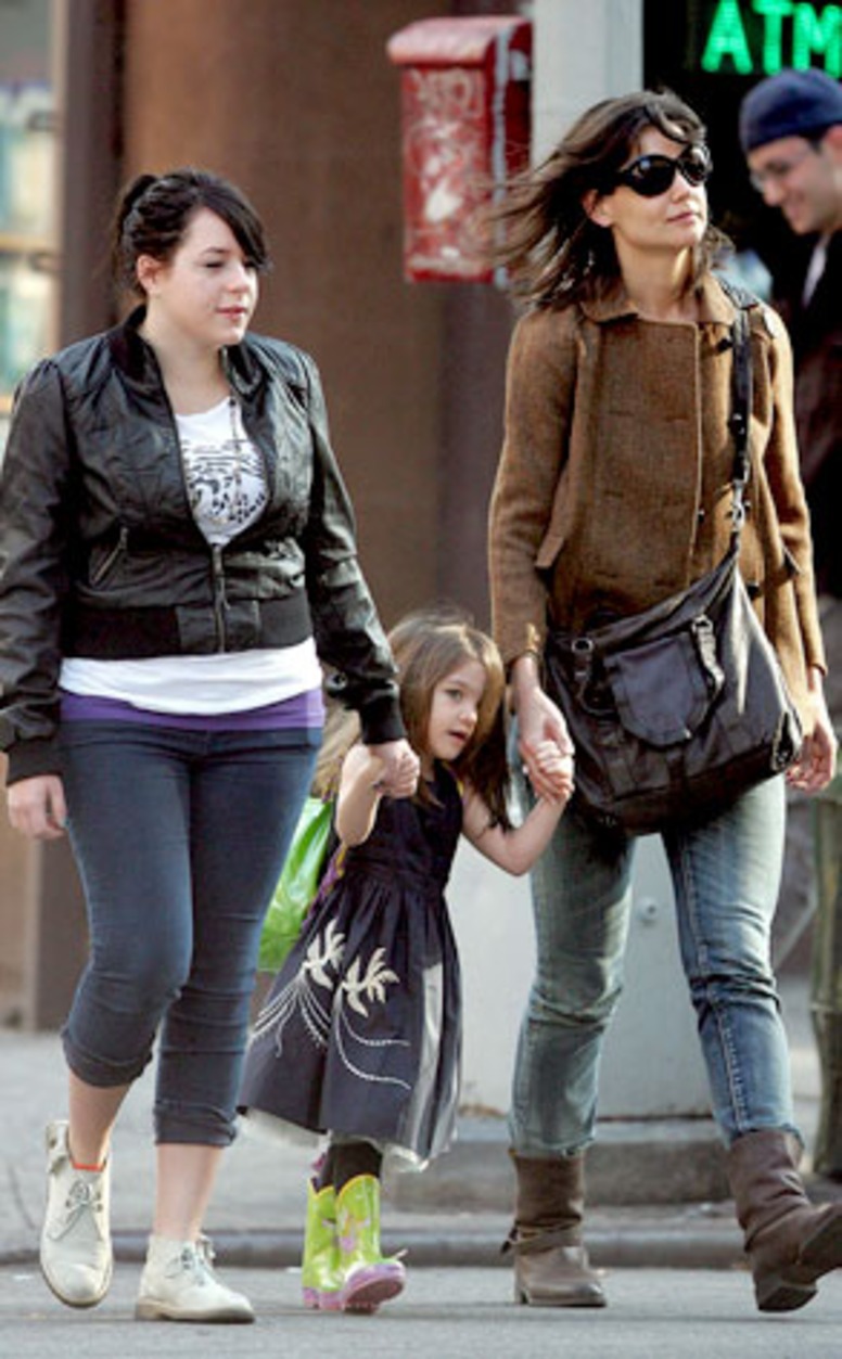 Isabella Cruise, Suri Cruise, Katie Holmes