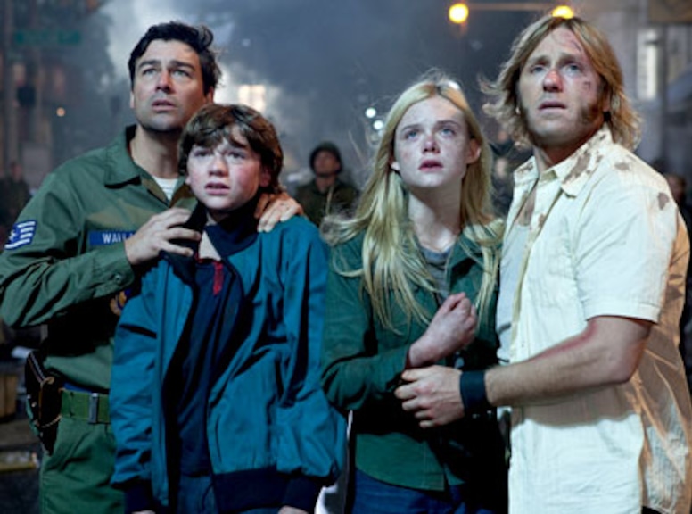 Kyle Chandler, Joel Courtne,, Elle Fanning, Ron Eldard, Super 8