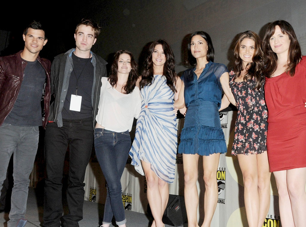 Taylor Lautner, Robert Pattinson,Kristen Stewart,Ashley Greene, Christian Serratos, Nikki Reed, Elizabeth Reaser