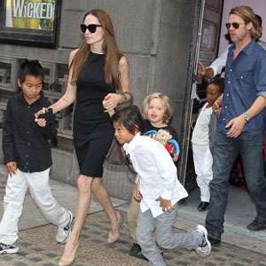 Angelina Jolie, Brad Pitt, Pax, Maddox, Shiloh, Zahara