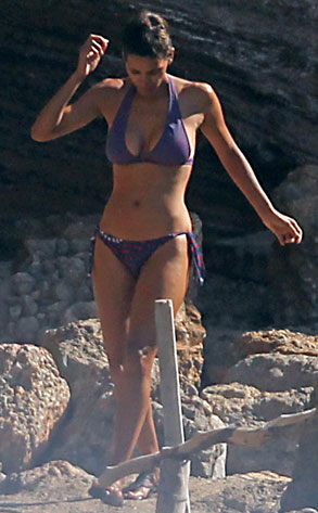 Bikini Shot of the Day Halle Berry Brings It Back to the Beach