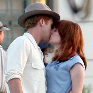 Ryan Gosling And Emma Stone Caught Kissing E Online