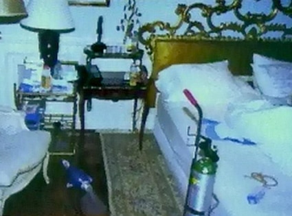 Michael Jackson's Bedroom from Michael Jackson Manslaughter Trial | E! News