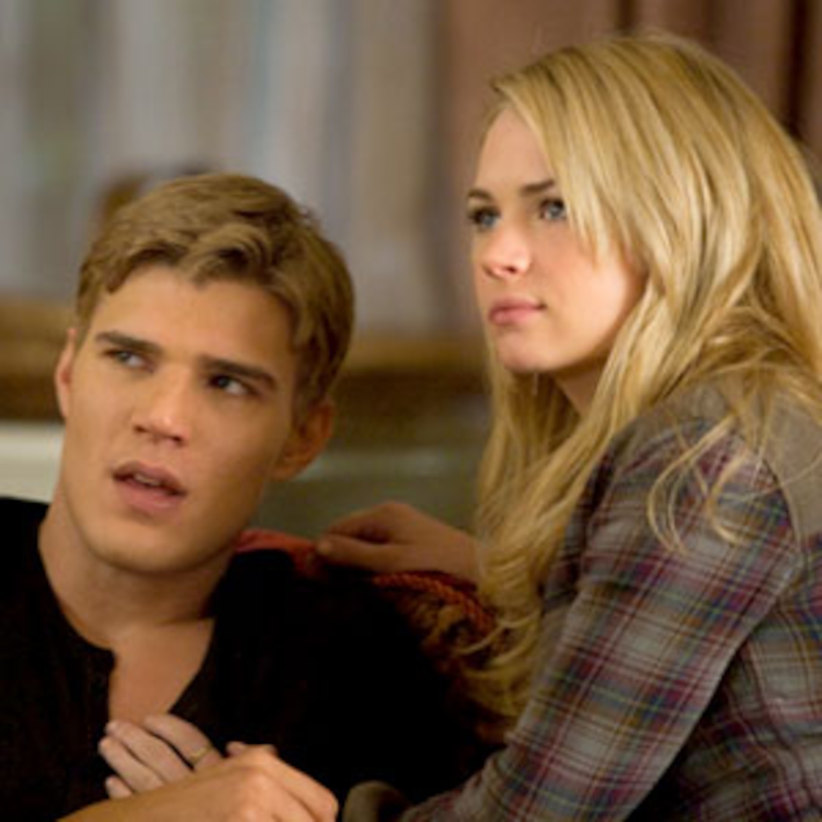 Adam Or Jake Britt Robertson Weighs In On The Secret Circle S Newest Love Triangle E Online Adam Or Jake Britt Robertson Weighs In On The Secret Circle S Newest Love Triangle E Online