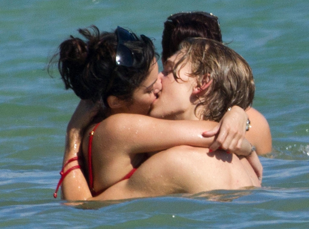 Vanessa Hudgens, Austin Butler