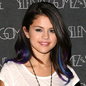 Selena Gomez Hits the Carpet With Colorful Streaks - E! Online
