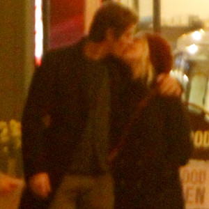 Kirsten & Garrett's London PDA | E! News
