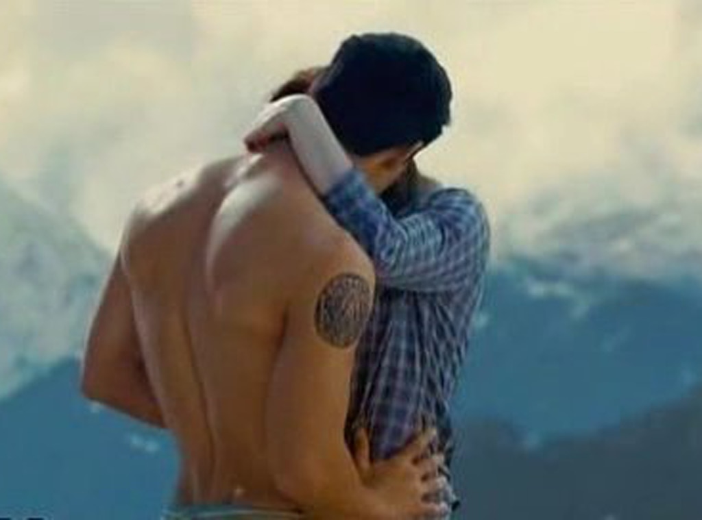 mountain-kiss-eclipse-from-the-twilight-saga-s-11-best-love-scenes-e