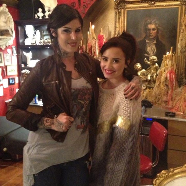 Demi Lovato, Kat Von D, Twit Pic