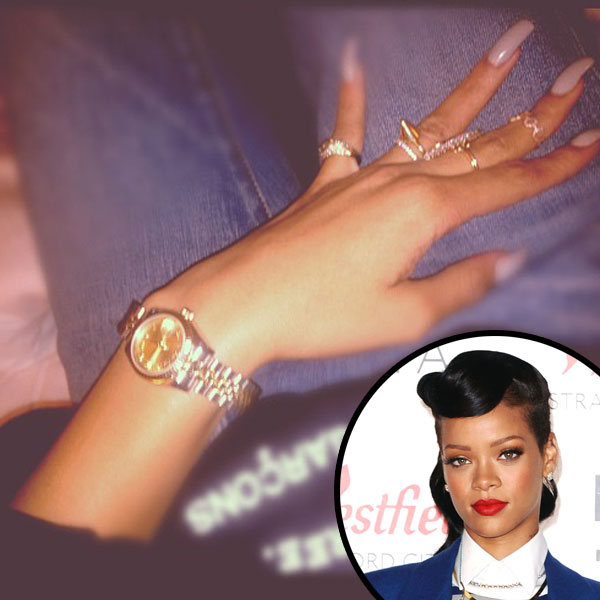 Rihanna Diamond watch : చేతికి పెట్టుకునే వాచ్ మెడకు.. నటి రిహన్నా వజ్రాల  వాచీ ధర ఎంతో తెలుసా..?! | American singer and actress rihanna wears nearay  rs 6 crore diamond watch around her neck-10TV ...