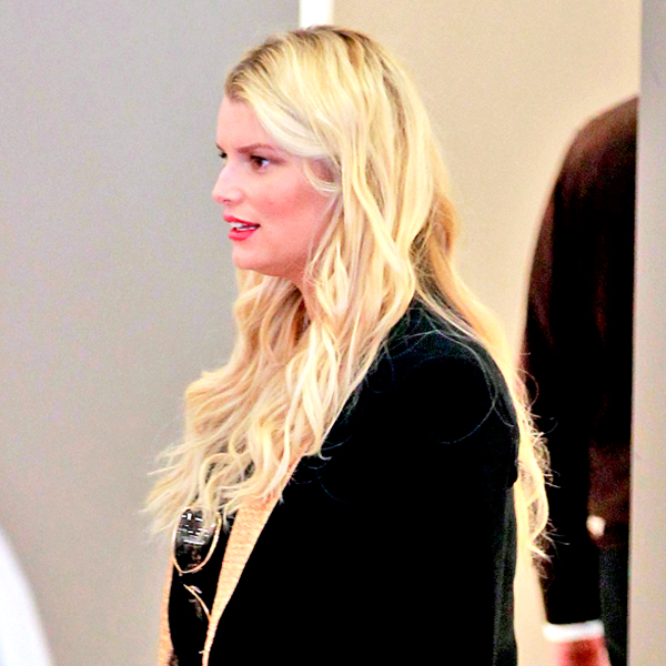 Bump watch: Jessica Simpson in maternity skirt - Today's Parent