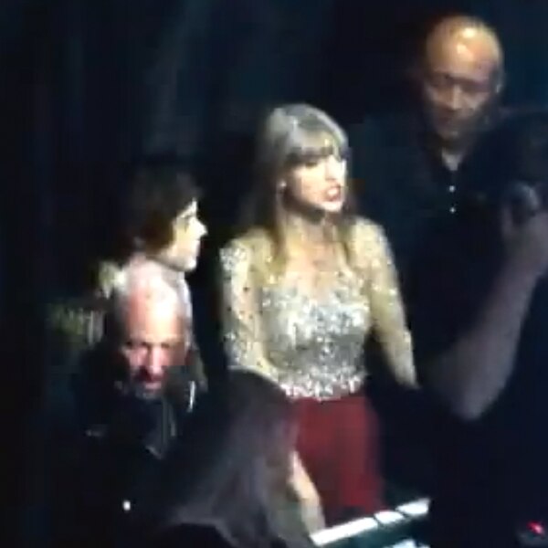 [https://akns-images.eonline.com/eol_images/Entire_Site/20121111/600.1024.TSwift.HStyles-Screengrab121112.jpg?fit/u003daround%7C1200:1200/u0026output-quality/u003d90/u0026crop/u003d1200:1200 picture