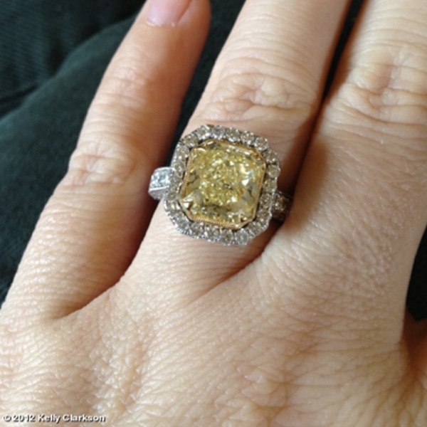 kelly clarkson yellow diamond ring