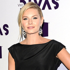 Elisha Cuthbert S Tips For Holiday Parties E News Deutschland