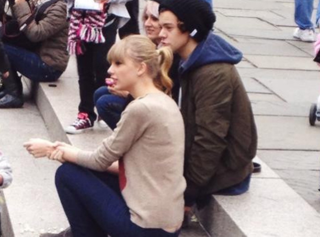 Taylor Swift Et Harry Styles De One Direction Reperes Ensemble Au Zoo De Central Park E Online France Taylor Swift Et Harry Styles De One Direction Reperes Ensemble Au Zoo De Central Park E Online France