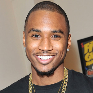 Trey Songz Dismisses Photo Purporting to Show Him Kissing a Man | E! News