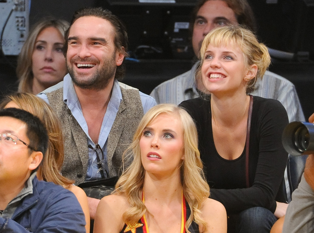 Johnny Galecki, Kelli Garner 