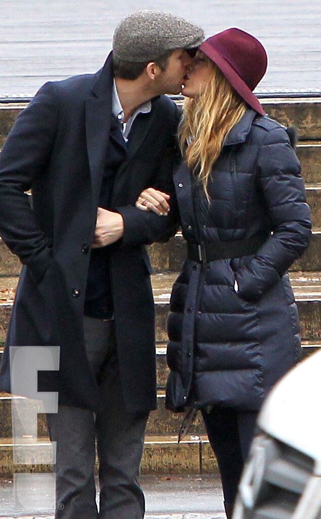 Photo 239329 From Blake Lively And Ryan Reynolds Paris Pda E News 