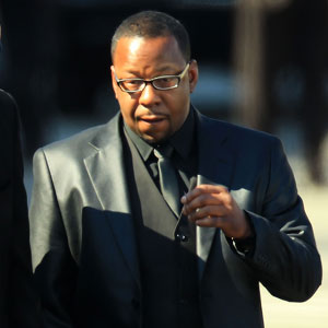 Bobby Brown Delays Tour as Bobbi Kristina Remains Hospitalized E! Online