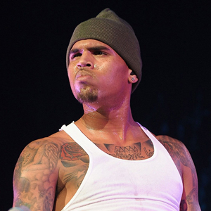 pictures of chris brown with his shirt off