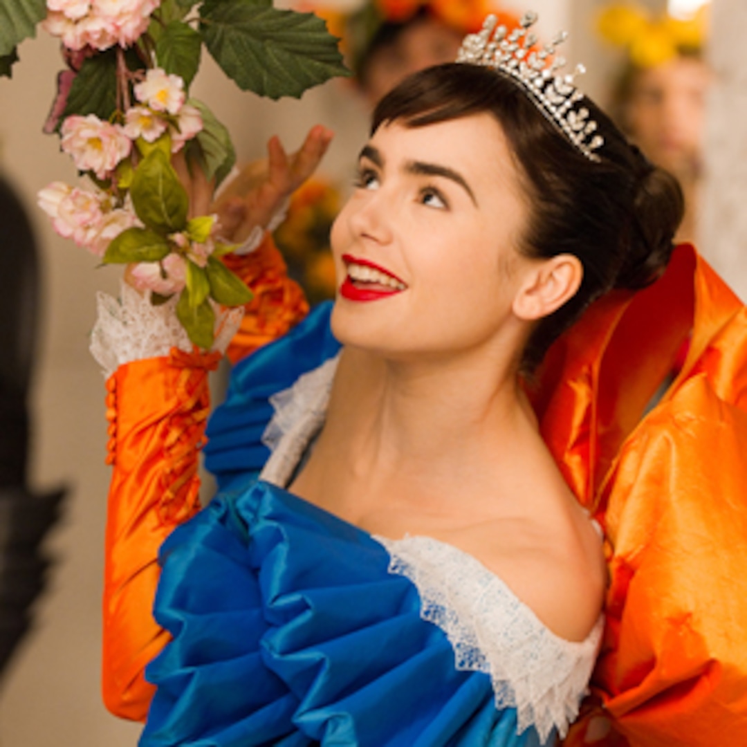 New Mirror Mirror Photos Revealed Is Lily Collins Stealing Kristen Stewart S Snow White Spotlight E Online Uk New Mirror Mirror Photos Revealed Is Lily Collins Stealing Kristen Stewart S Snow White Spotlight E Online Uk