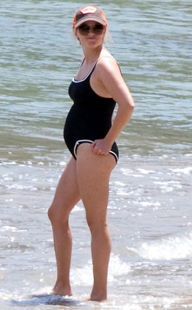 Baby Bumpin Reese Witherspoon Makes a Splash in a Black Swimsuit