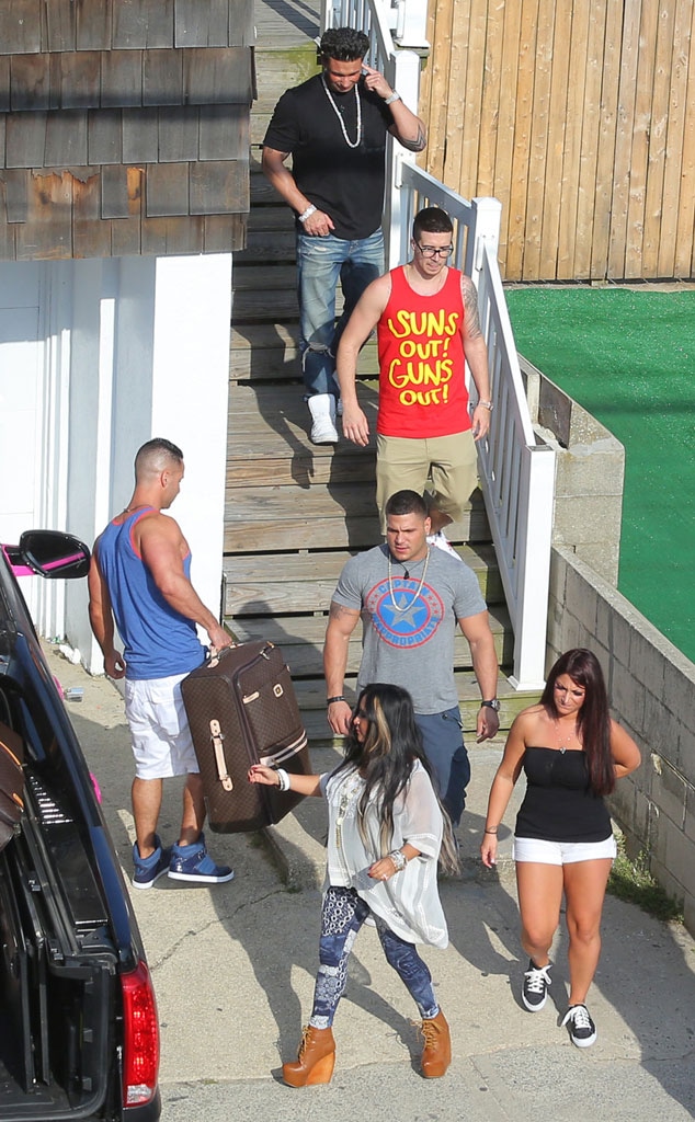 Kiezen Pat Tulpen Pregnant Snooki Spotted Moving Back Into Jersey Shore House - E! Online