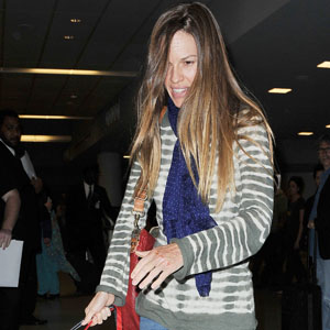 Ouch what happened to hilary swank s hand e online