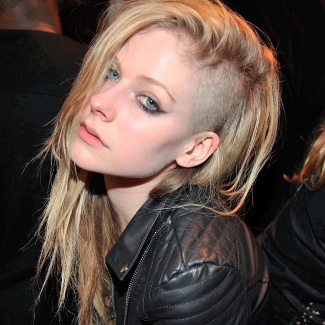 Avril Lavigne Without Makeup Avril Lavigne Shaves Her Head in Paris—Do You Like? - E! Online