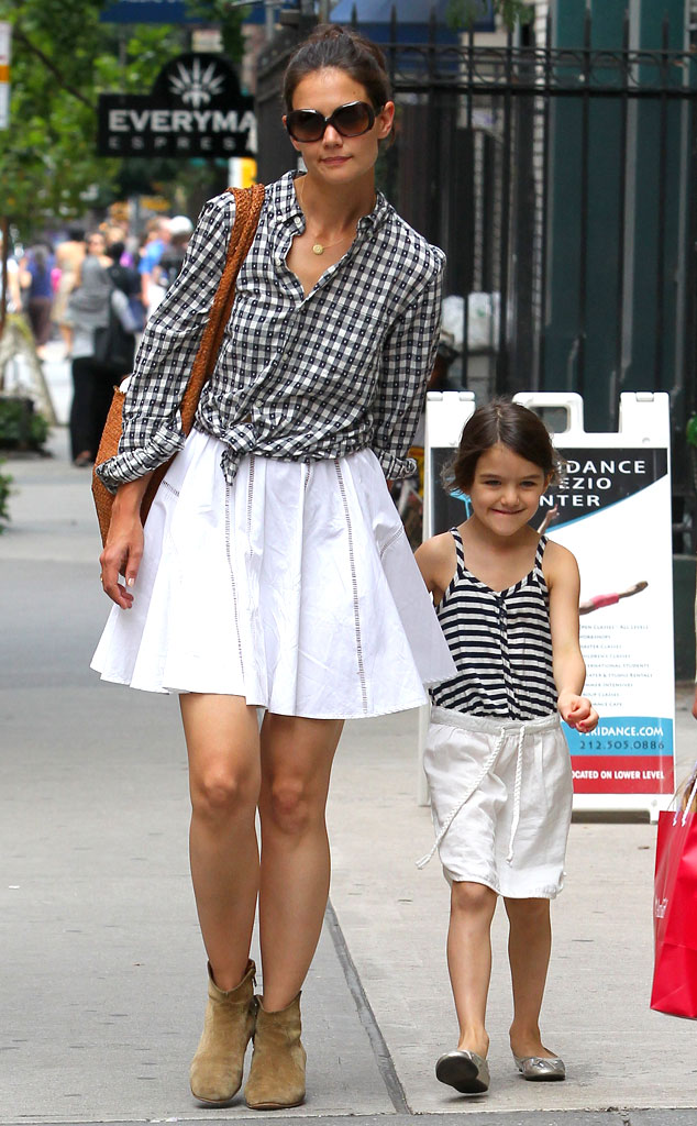 Katie Holmes And Suri Cruise Don Adorable Matching Outfits E Online Uk 