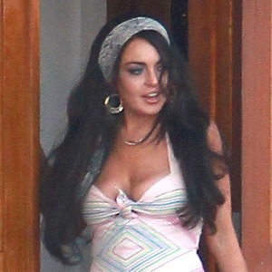 Wardrobe Malfunction Lindsay Lohan Suffers Fashion Disaster On