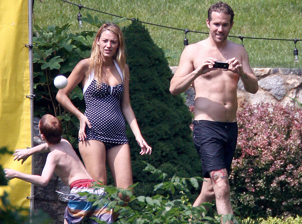 Blake Lively and Ryan Reynolds Supercute Swimsuit Sexiness