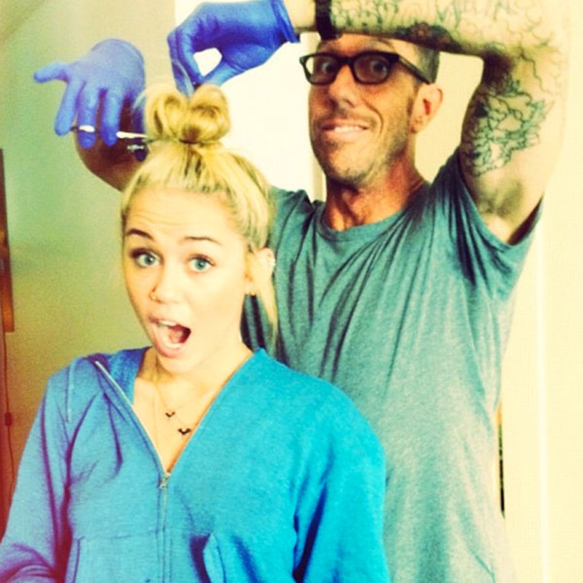 Miley's Haircut, Moments Before the Big Chop! - E! Online