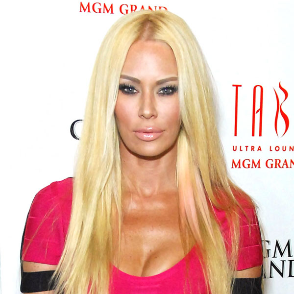 Momspron - Jenna Jameson: I'm Writing an Erotica Novel! - E! Online - CA