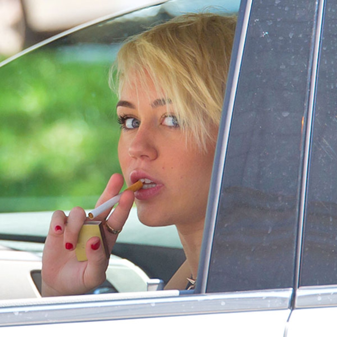 Майли Сайрус курит. Майли Сайрус курит с мамой. Майли Сайрус ногти. Miley Cyrus endless Summer. Майли сайрус doctor
