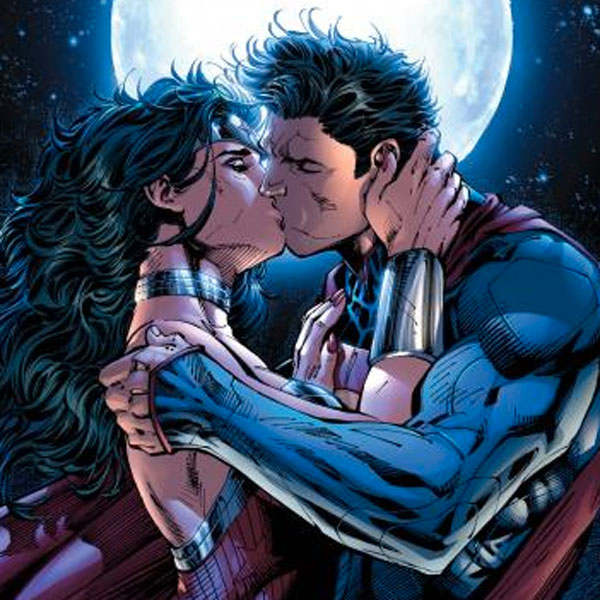 Paper Moon Affair Sex - Superman and Wonder Woman Hook Up! - E! Online