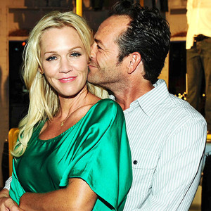 90210 Reunion! Jennie Garth and Luke Perry to Develop and Star in ...