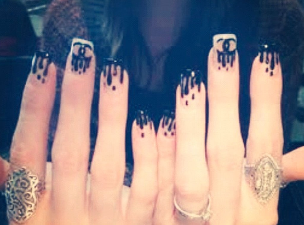 Khloe Kardashian, Chanel Rain Nails, Twit Pic