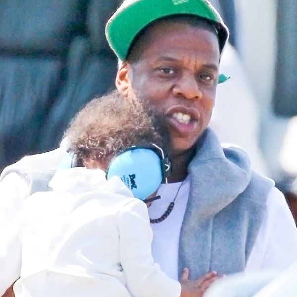 Jay-Z and Baby Blue Ivy Hit Up NYC - E! Online