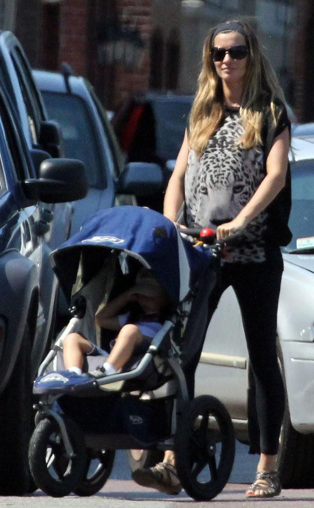 Pregnant at the Park from Gisele Bündchen's Model Pregnancy E! News